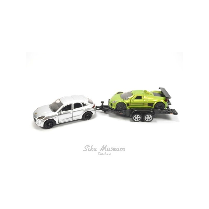 Porsche Macan met autotrailer en Gumpert Apollo