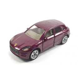 Porsche Macan with Dethleff caravan