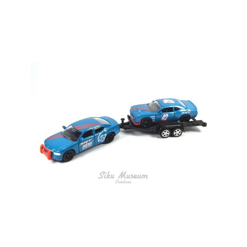 Dodge Charger mit Dodge Challenger SRT Racing