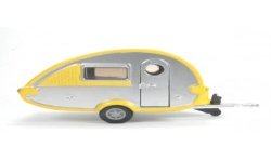 Volkswagen New Beetle with T@B caravan