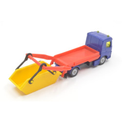 Volvo FM with skip