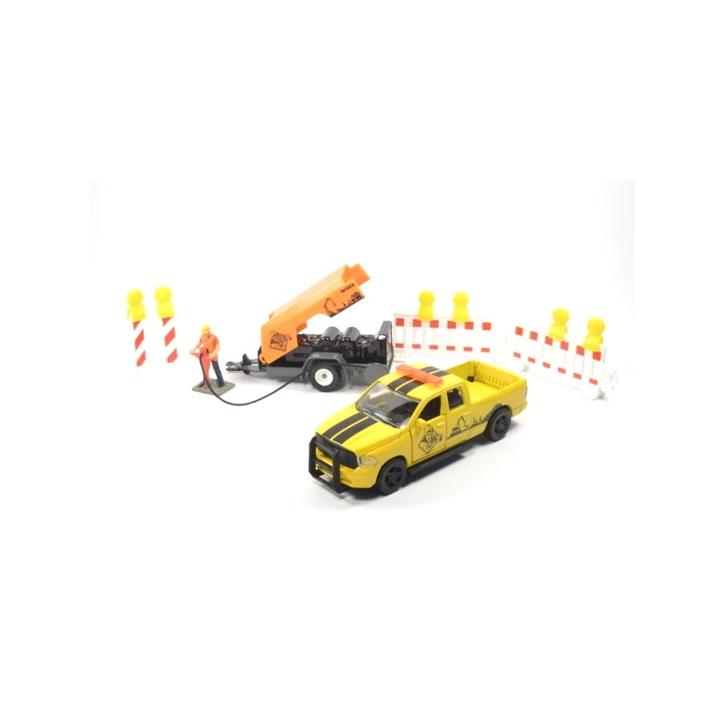 Dodge Ram 1500 mit Kompressor auf Anhänger