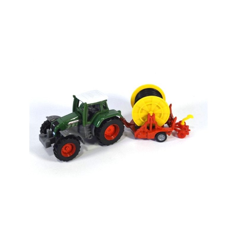 Fendt Favorit 926 Vario with irrigation reel