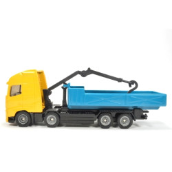Volvo FH16 with roll-off container