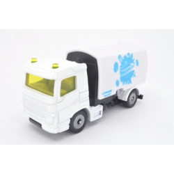 Volvo FM met Faun straatveegmachine