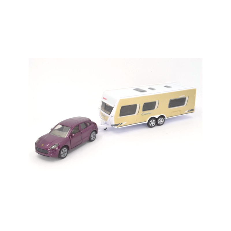 Porsche Macan with Dethleff caravan