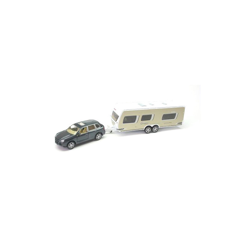 Porsche Cayenne met Dethleff caravan