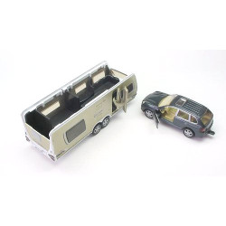 Porsche Cayenne met Dethleff caravan