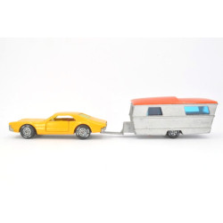 Oldsmobile Toronado with caravan