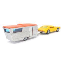 Oldsmobile Toronado with caravan