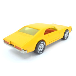 Oldsmobile Toronado with caravan