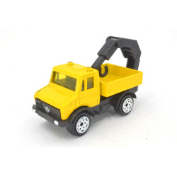 Unimog mit Kran