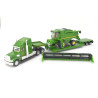 Freightliner met dieplader en John Deere 9680i combine