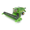 Freightliner met dieplader en John Deere 9680i combine