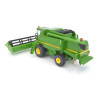 Freightliner met dieplader en John Deere 9680i combine
