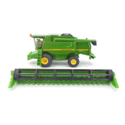 Freightliner met dieplader en John Deere 9680i combine