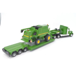 Freightliner met dieplader en John Deere 9680i combine