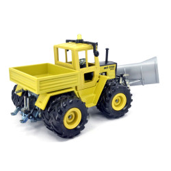 Mercedes MB-Trac 800 met sneeuwploeg