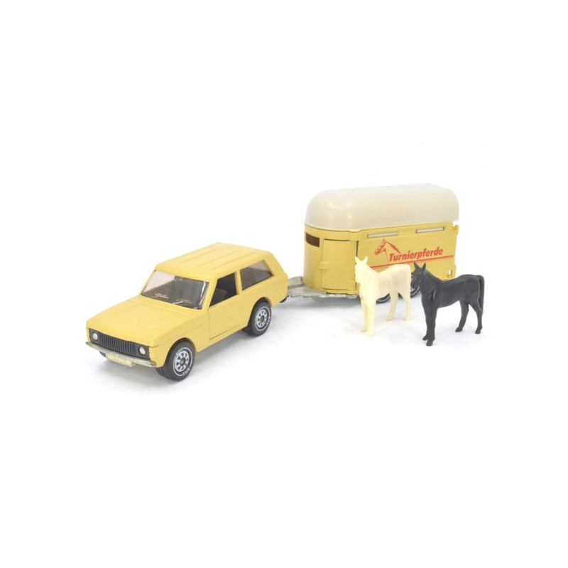 Range Rover with horse trailer