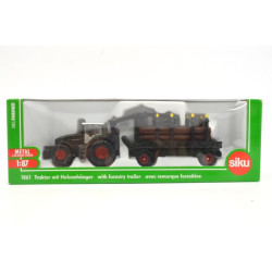 Fendt 939 tractor met bosbouw aanhanger met 6 boomstammen
