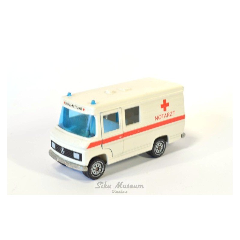 Mercedes 406 Rettungsdienst