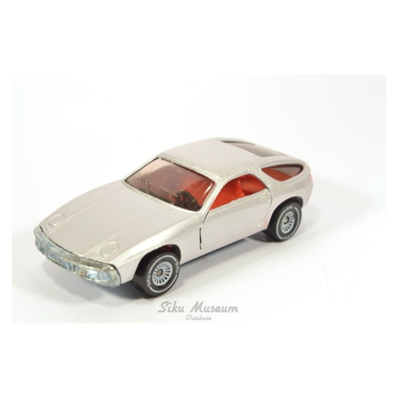 Porsche 928