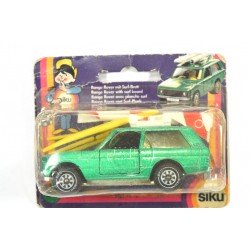 Range Rover mit Surf-brett