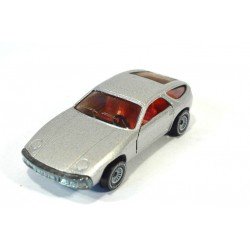 Porsche 928