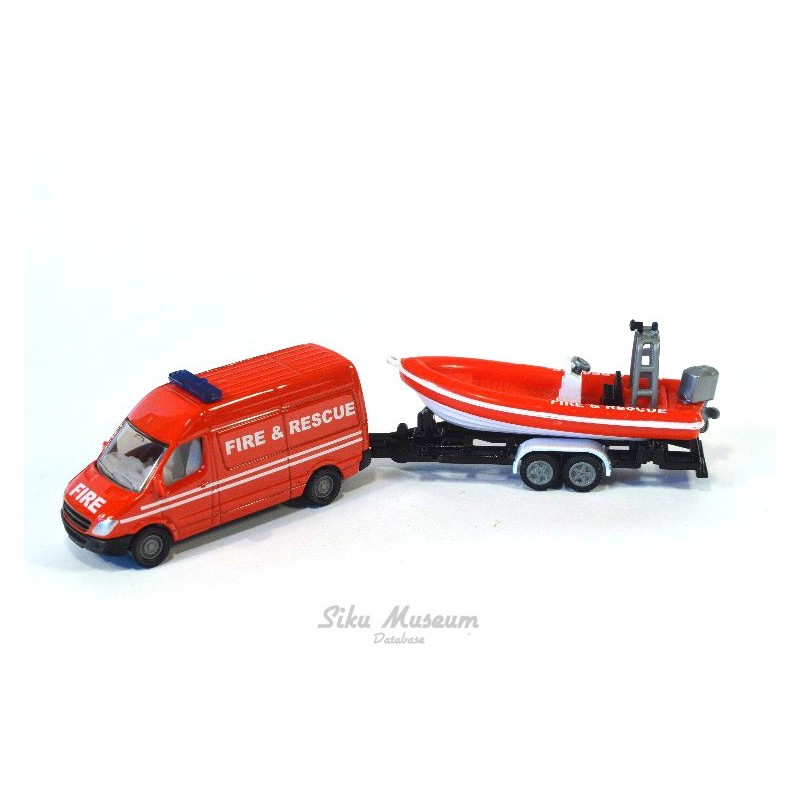 Mercedes Sprinter mit AnhÃ¤nger und Boot Fire & Rescue