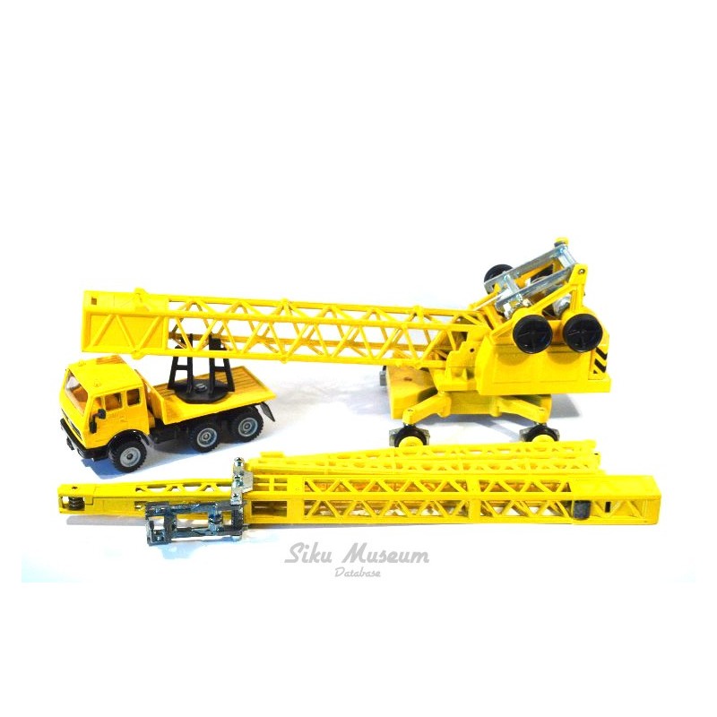 Mercedes SK with crane
