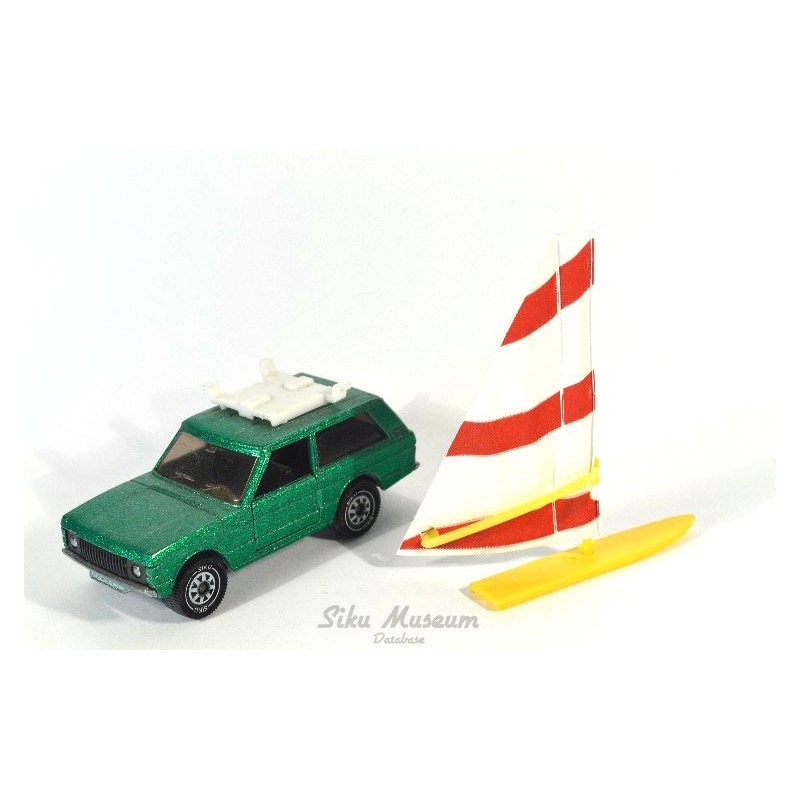 Range Rover met surfplank