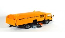 Mercedes LN 2 street sweeper