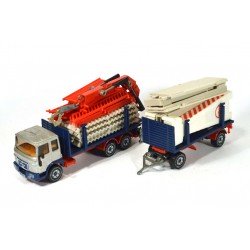 MAN 8156F met voetgangersbrug