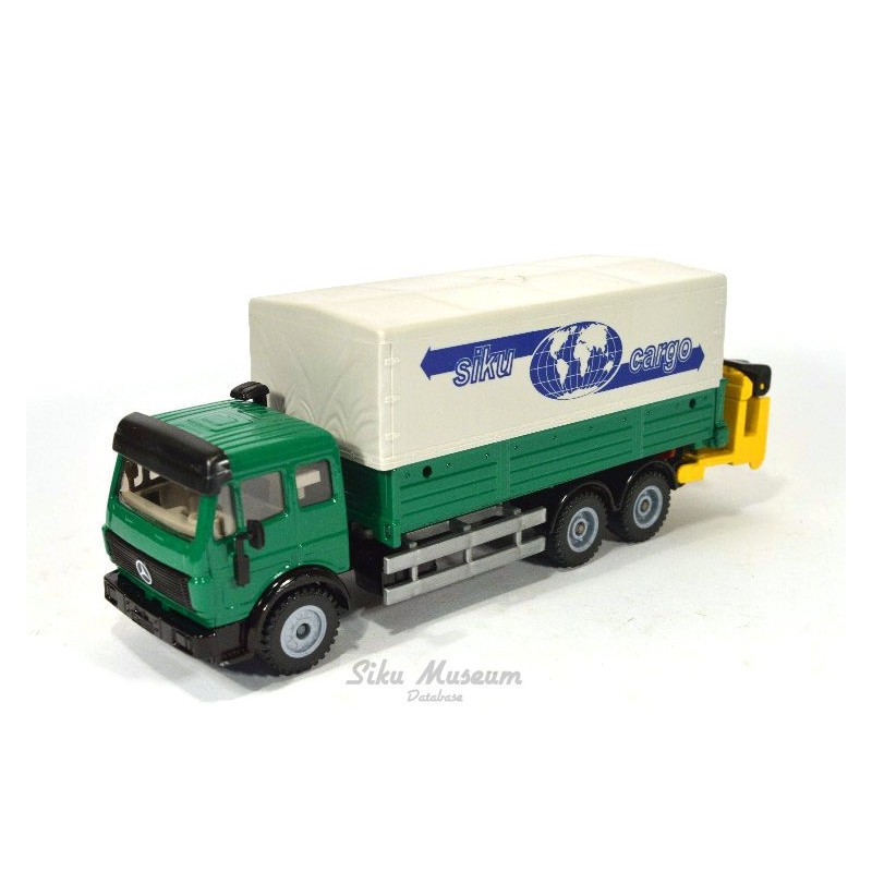 Mercedes SK met heftruck