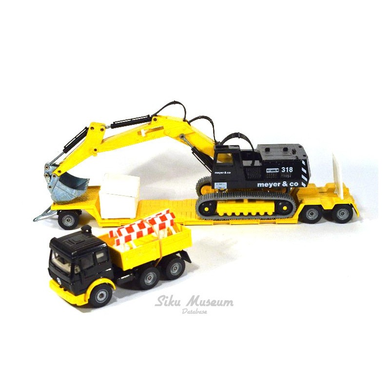Mercedes SK mit Tieflader und Bagger