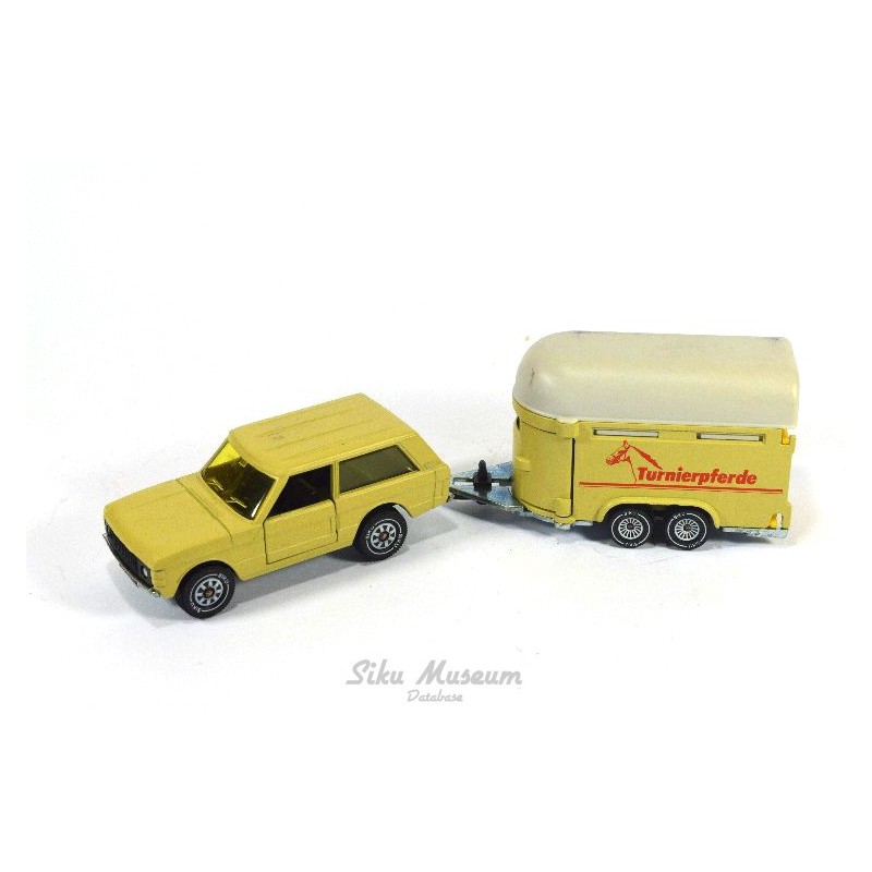  Range Rover with horse trailer