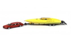 Audi Q7 with speedboat