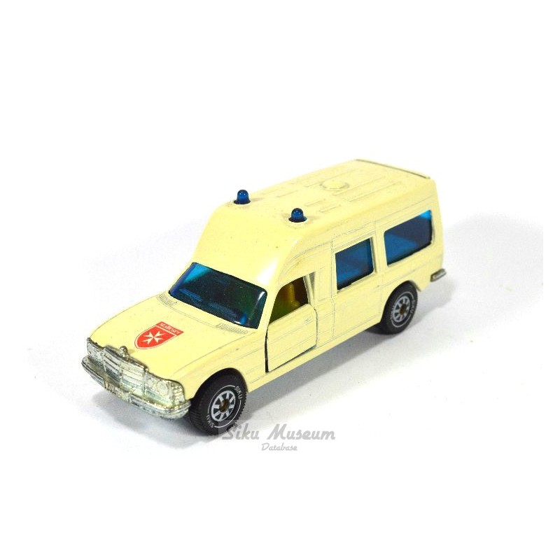 Mercedes 200 (W123) ambulance Malteser
