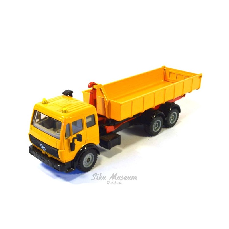 Mercedes SK with container