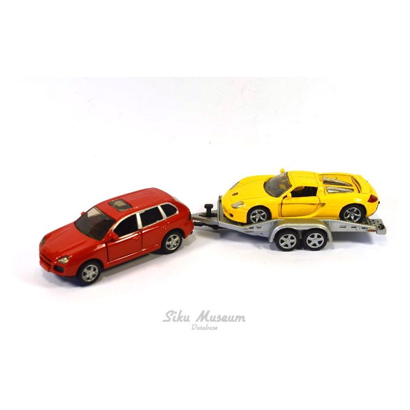 Porsche Cayenne met autotrailer en Porsche