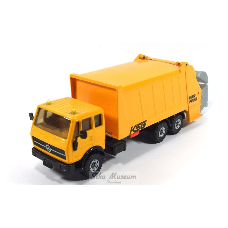 Mercedes 2232 refuse truck