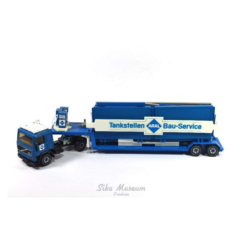 Volvo F12 mit Tieflader und ARAL Tankstelle