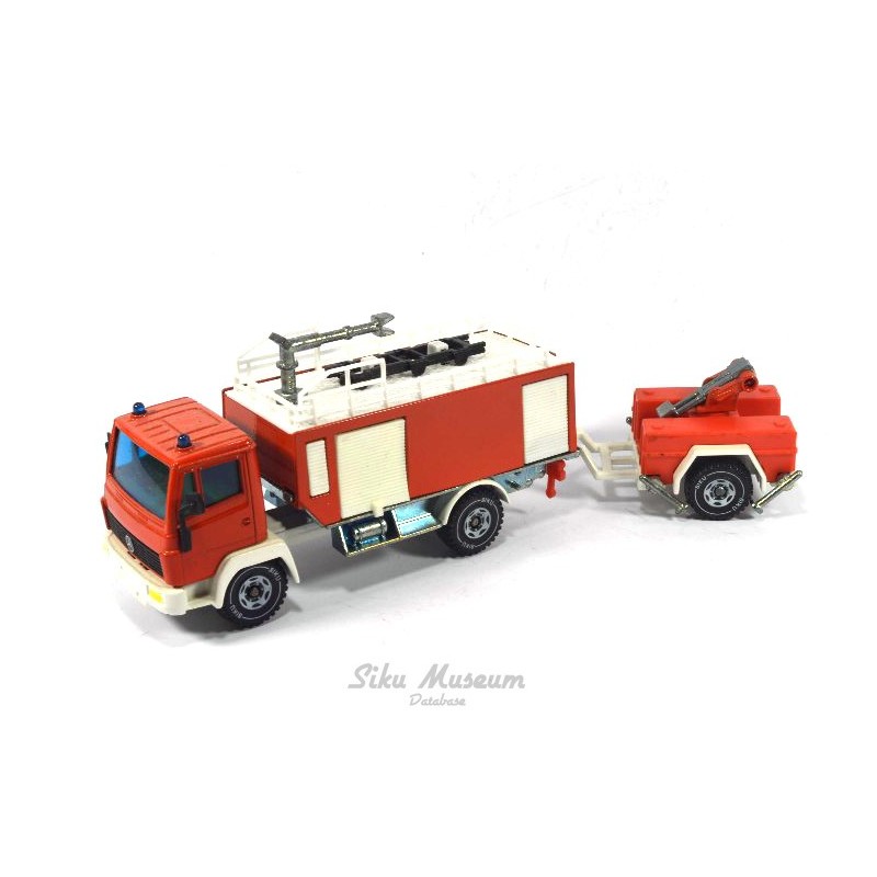 Mercedes LN2 fire engine with trailer