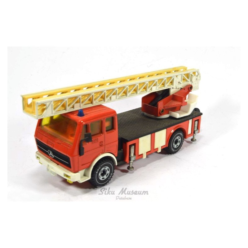 Mercedes 2232 fire engine