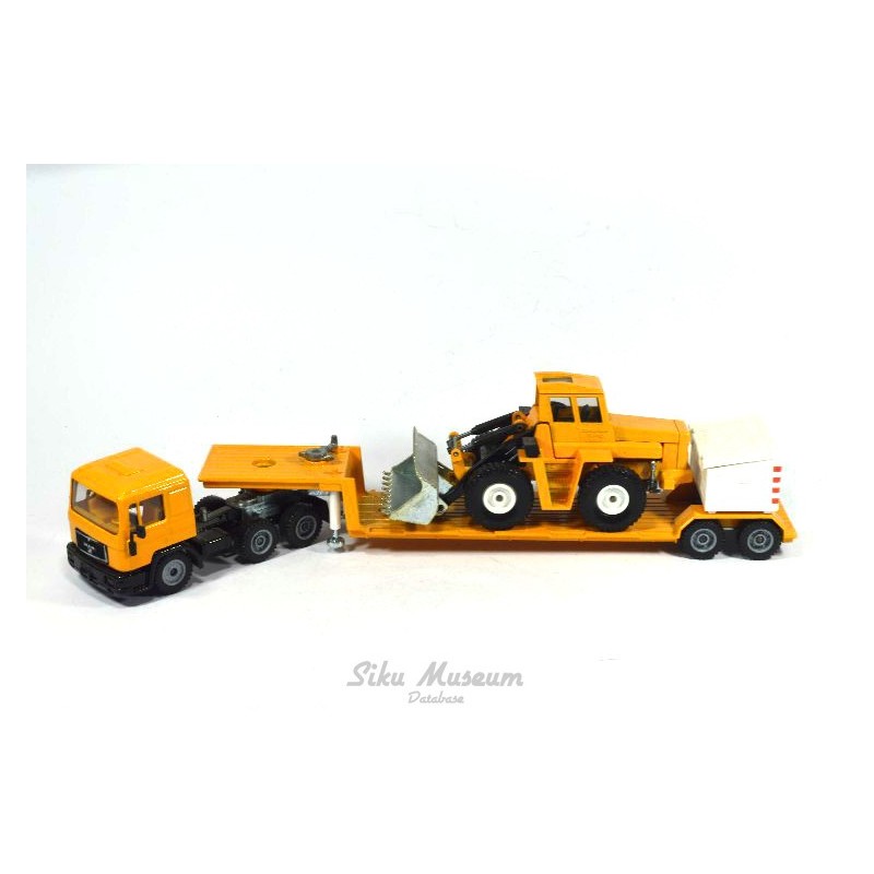 MAN with low loader and wheel loader