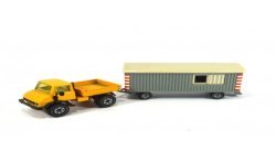 Mercedes Unimog 406 mit Bauwagen