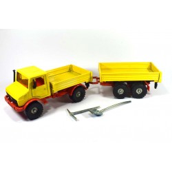 Mercedes Unimog 1500 met aanhanger