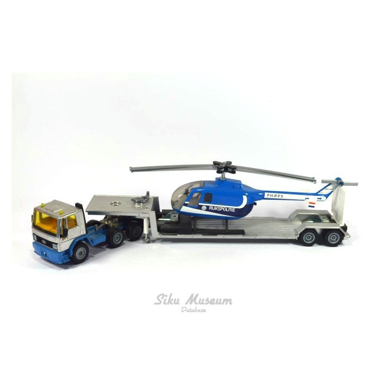 Ford Cargo met dieplader en helicopter Politie