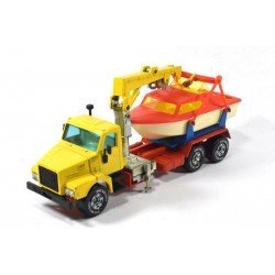 Volvo 12 Turbo mit Motorboot