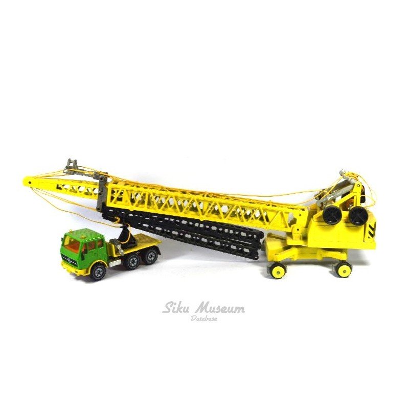 Mercedes 2232 mit Turmdrehkran